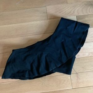 One shoulder crop top